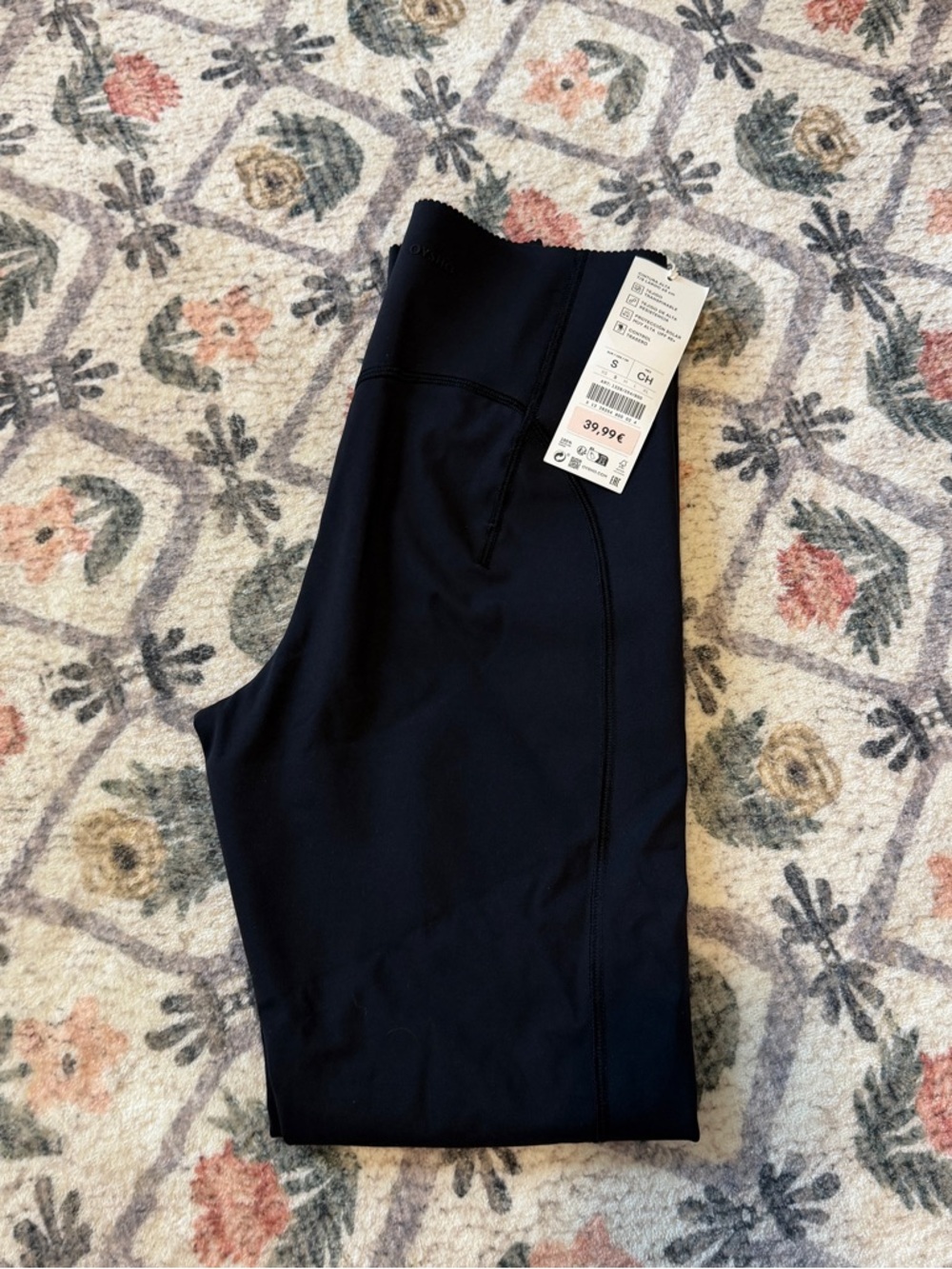NWT Oysho compressive high rise 7/8 length leggings in black size small